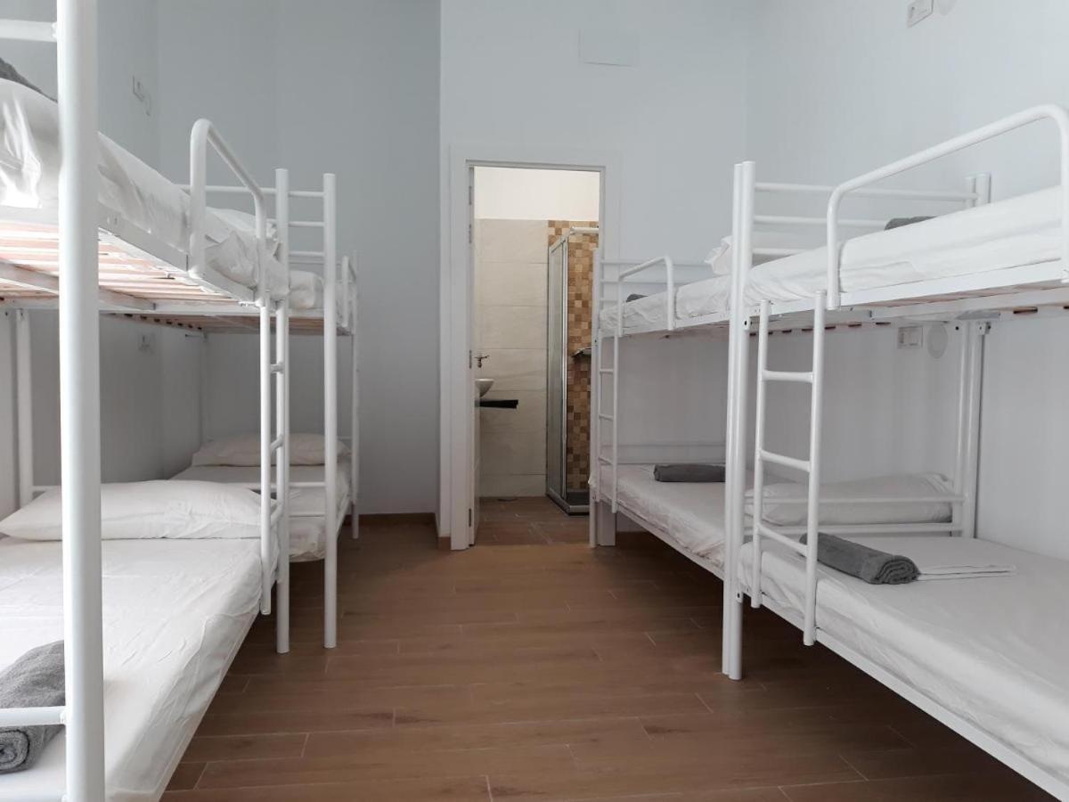 Hub Hostel Seville Luaran gambar